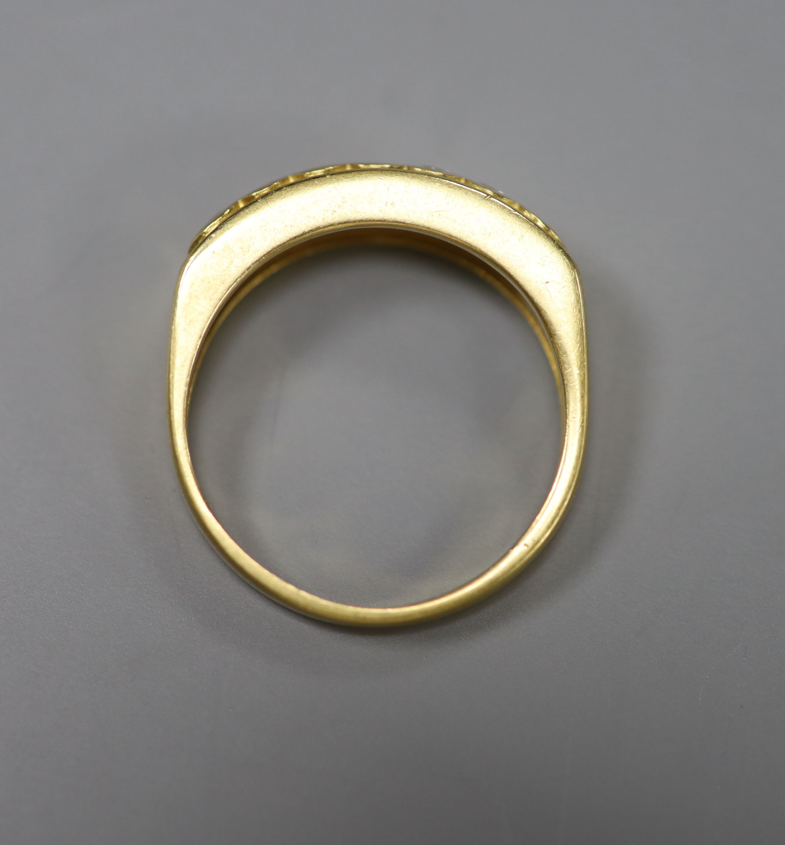 A modern 18ct gold and seven stone diamond set half eternity ring, size O, gross 4.1 grams.